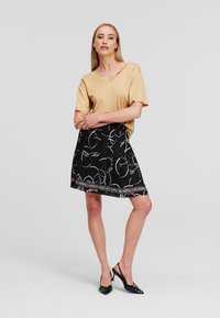 KARL LAGERFELD SIGNATURE V-NECK - Tricou basic - beige