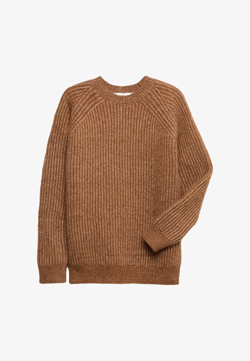 Brązowy sweter z prążkowanym wzorem, okrągłym dekoltem i długimi rękawami. Wykonany z teksturowanej dzianiny, o luźnym kroju oraz subtelnej wariacji kolorystycznej.