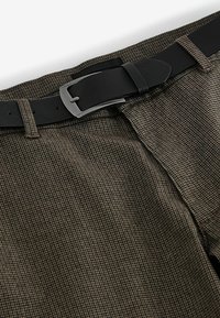 Next BELTED SLIM FIT - Vászonnadrágok - brown micro check