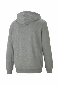 Sweat à capuche gris avec une capuche, fabriqué en tissu doux. Il présente des manches longues, des poignets côtelés et une coupe décontractée.
