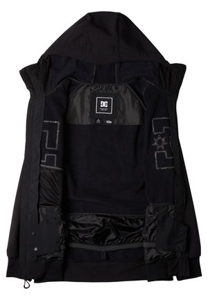 Giacca nera con cappuccio, foderata all'interno, caratterizzata da un'etichetta, tasche e texture a contrasto. Gli accenti ricamati includono una stella e un logo.