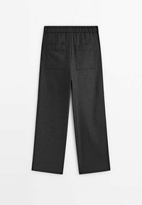 Pantalon gris foncé à jambes larges avec ceinture élastique et deux poches arrière carrées, présenté sur fond blanc.