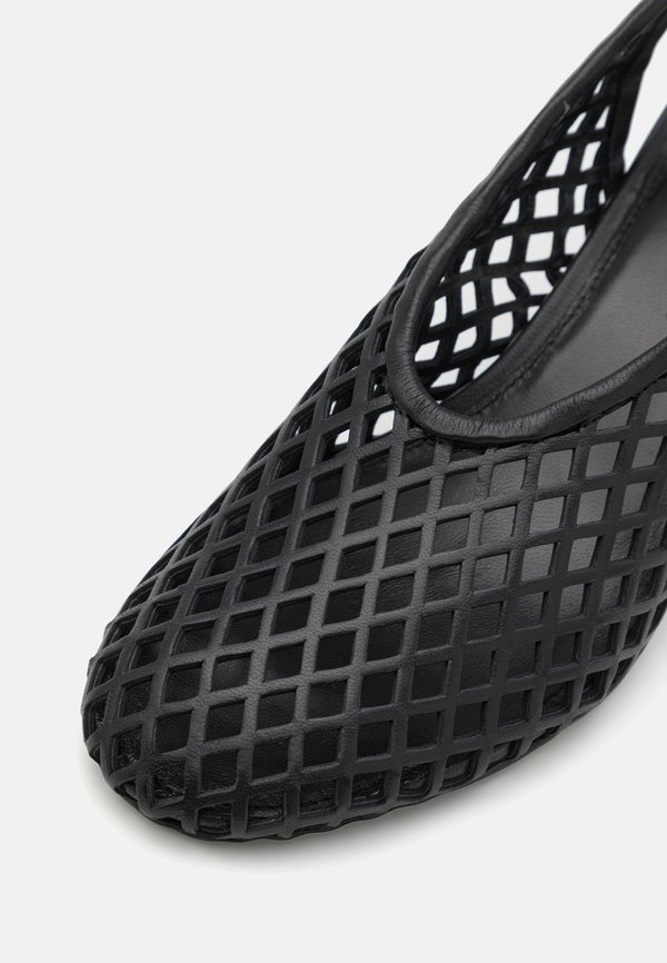 TEE PERFORATED SLINGBACK - Classic heels3