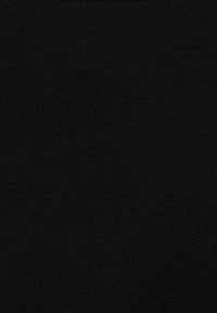 Svart stretchtyg med en slät struktur, med en enhetlig, solid färg. Inga synliga mönster eller ytterligare detaljer.