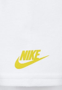 Nike Sportswear GLOBE - Marškinėliai su spaudiniu - white