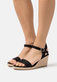 Tamaris - Sandalen met sleehak - noir Miniatuurafbeelding 1