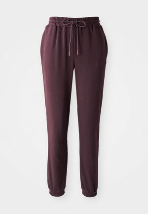 Pantaloni jogger viola scuro con cinturino elastico, cordino, tasche laterali e polsini elastici su uno sfondo bianco.