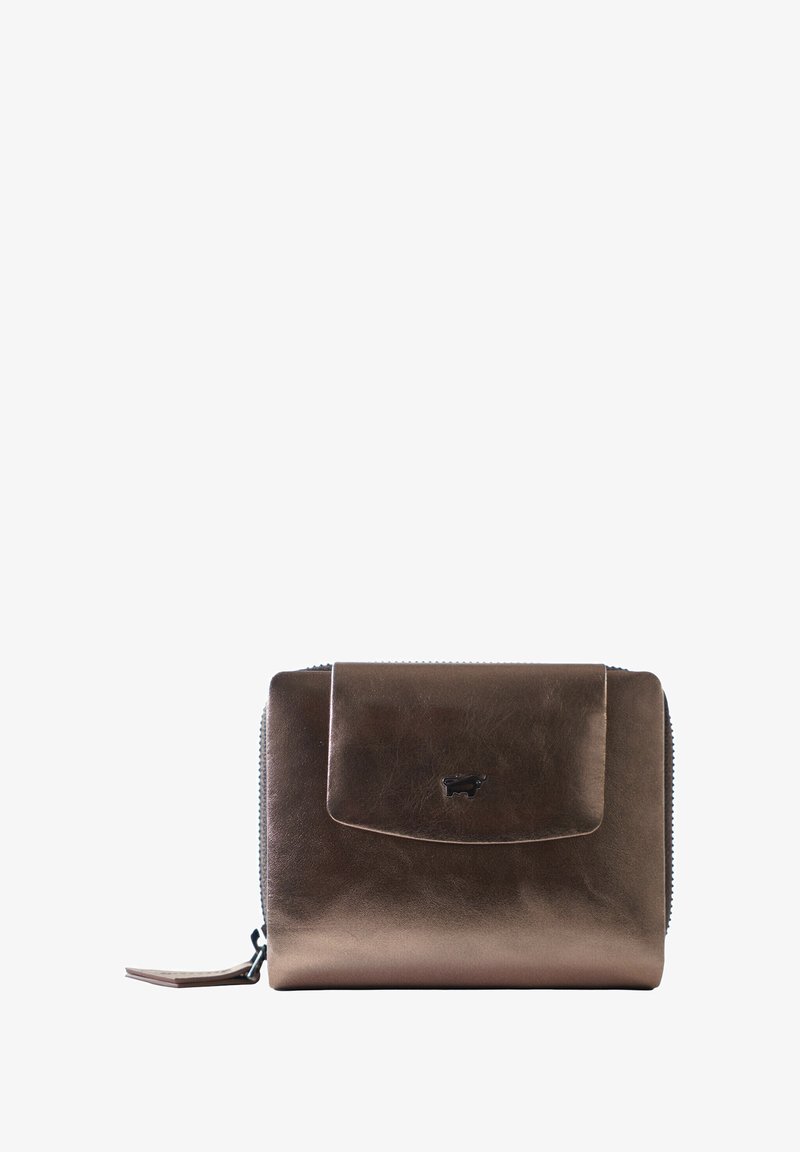 Portafoglio in pelle bronzo con chiusura a zip e patta a scatto. Presenta un piccolo logo nero e una texture liscia. Forma rettangolare compatta.