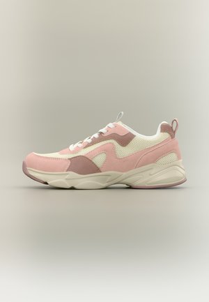 Niedrige Sneaker in Pink und Beige mit Mesh- und Wildlederpaneelen, weißen Schnürsenkeln, dicker gepolsterter Sohle und Fersenzuglasche.