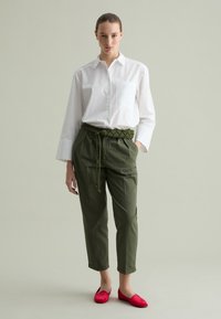 PIOMBO Stoffhose - army green