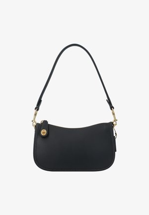 Sac porté épaule en cuir noir avec une fermeture éclair incurvée sur le dessus, un détail de fermoir doré et une bandoulière amovible avec des garnitures dorées.