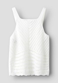 Witte, gebreide tanktop met brede banden. Bevat een gestructureerd chevronpatroon met open weving en een golvende zoom. Lichtgewicht materiaal.