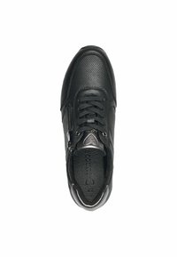 Sneaker in pelle nera con design perforato, chiusura con lacci frontalmente e zip laterale. Caratterizzato da una soletta testurizzata e dettaglio metallico.