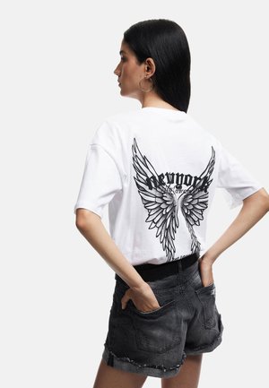 - T-shirt z nadrukiem