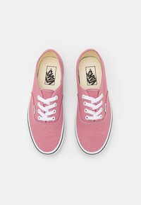 Vans AUTHENTIC - Sportcipő - color theory foxglove