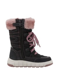 Czarne zimowe buty z różowym sztucznym futerkiem na górze, bocznym zamkiem błyskawicznym, różowymi sznurówkami, ozdobnym przeszyciem oraz grubą białą podeszwą z różowym bieżnikiem.