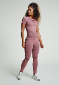 Hummel - FIRST SEAMLESS  - T-skjorte til trening - dusty rose Miniatyrbilde 1