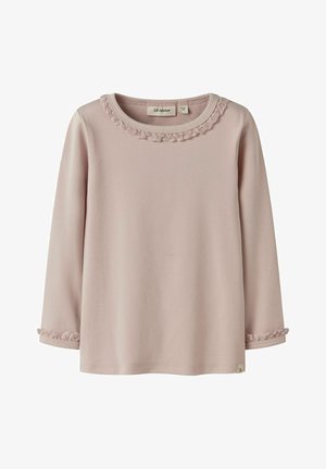 Otroški dolg rokav v prašno roza barvi z čipkastim robom na izrezu in manšetah, izdelan iz mehke bombažne tkanine.