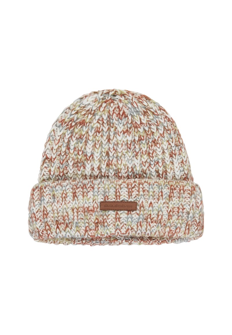 Strickmütze mit umgeschlagenem Saum, mit einem mehrfarbigen Muster in Weiß, Orange und Grün. Beinhaltet ein braunes Leder-Logo-Patch.