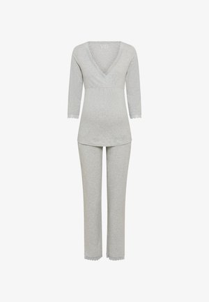 Set di pigiama premaman grigio con top a portafoglio caratterizzato da scollo smerlato e maniche a tre quarti, abbinato a pantaloni affusolati coordinati.