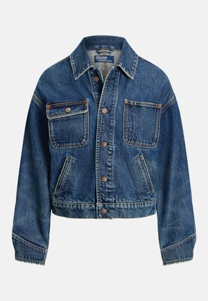 Chaqueta vaquera con cierre de botones, dos bolsillos en el pecho con botones, dos bolsillos laterales diagonales y cuello de camisa en un lavado azul medio.