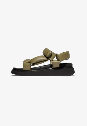 Groene leren sandalen met een chunky zwarte zool, zachte gewatteerde banden en een minimalistisch ontwerp met een hedendaagse silhouet.