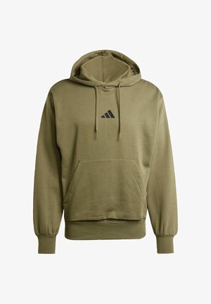 Oliven grøn hættetrøje med en frontlomme, ribbede manchetter og kant, der har et lille sort tre-stribe logo på brystet.