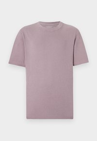 Short-sleeve t-shirt in light mauve, made of soft cotton. Classic crew neckline, clean seams, and no visible logos or patterns.