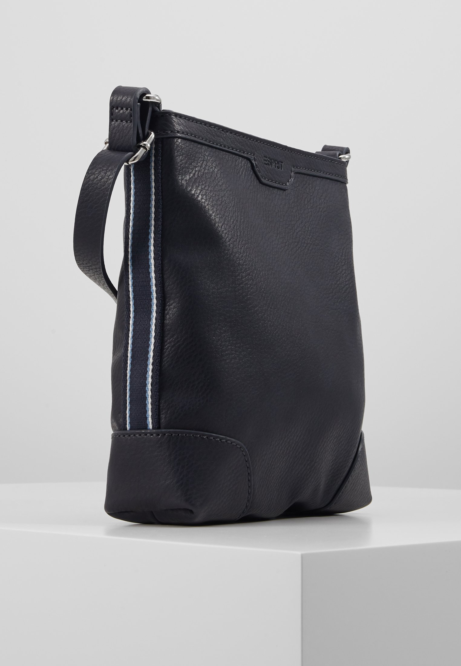 Esprit AGNES Skulderveske navy Zalando.no Esprit AGNES Skulderveske red Zalando.no