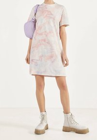 Bershka Vardagsklänning - pink