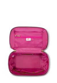 Roze reiskoffer met een rits, met interne vakken en compartimenten. Glad textuur, duurzaam materiaal en een gaasgedeelte voor zichtbaarheid.