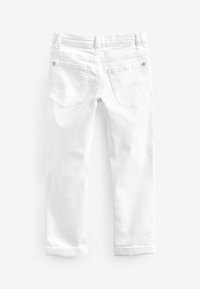 Weiße Denim-Jeans mit geradem Bein, umgeschlagenen Säumen und zwei Gesäßtaschen mit feinen Nahtdetails.