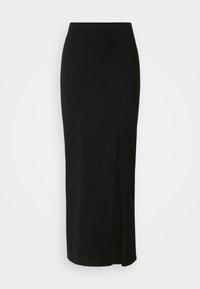 Longue jupe noire ajustée avec une taille haute et une fente latérale discrète sur un fond clair uni.