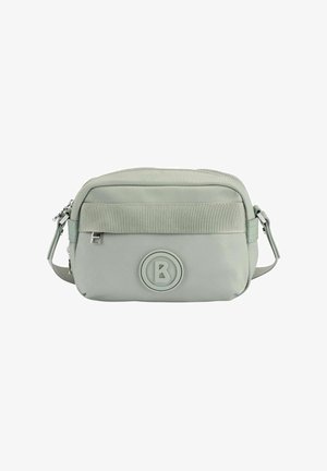 Weiche grüne Nylon-Crossbody-Tasche mit geripptem Akzent, Reißverschluss und kreisförmigem Logo. Sie verfügt über einen verstellbaren Trageriemen und strapazierfähige Beschläge.