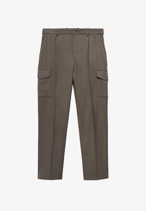 Cargo-Hosen aus olivgrünem Stoff, mit zwei Seitentaschen, einem Knopfverschluss und einem geraden Schnitt mit Falten.