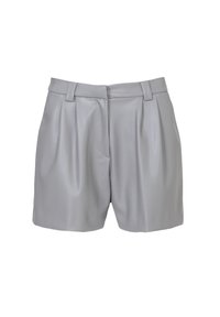 Pantaloni corti grigi in finta pelle a vita alta con dettagli plissettati nella parte frontale e una texture liscia. Presenta due tasche laterali e passanti per cintura.