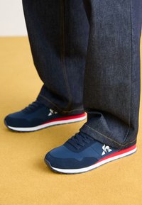 ASTRA 2 UNISEX - Sneakers basse - dress blue/fiery red