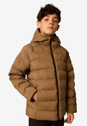 Giacca puffer marrone con cappuccio, dotata di zip anteriore e tasche laterali. Realizzata in materiale trapuntato, progettata per l'isolamento e il calore.