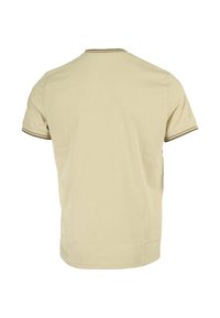 T-shirt in cotone beige con maniche corte. Presenta strisce a contrasto di colore marrone scuro sul colletto e sui bordi delle maniche. Design semplice e dalla vestibilità regolare.