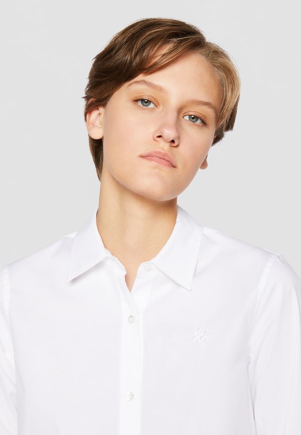 THE ESSENTIAL SHIRT - Button-down blouse2