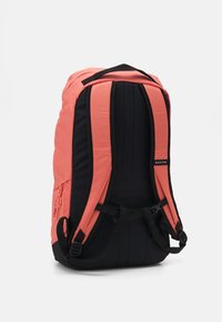 Burton KILO 2.0 - Rygsække - peach echo
