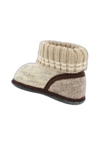 Wollen slipper met een gebreide beige rand, grijsachtige bovenkant, donkerbruine stiksels en een rubberen zool, met een gestructureerd oppervlak en een ronde vorm.