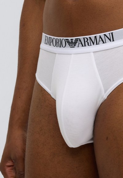 Λευκά εσώρουχα Emporio Armani με μαύρη ζώνη μέσης με λογότυπο, εφαρμοστή σχεδίαση, ομαλό βαμβακερό υλικό και κλασικό κόψιμο.