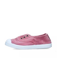 Scarpa di tela rosa con punta e suola in gomma bianca. Presenta due occhielli metallici per i lacci e un design a profilo basso. Tessuto liscio.