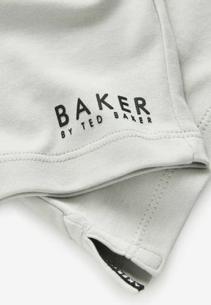 Tissu en coton gris clair avec le texte noir "BAKER by TED BAKER". Présente un design sans couture et une texture douce, avec des détails de coutures visibles.