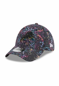 Schwarze Kappe mit einem Spritzerdesign in Pink, Blau und Gelb; auf der Vorderseite befindet sich ein schwarzes Löwenlogo, das eingestickt ist. Strukturiertes Design, geschwungener Schirm.