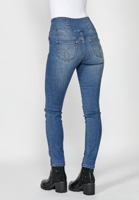Koroshi Traperice uskog kroja - azul med   medium blue