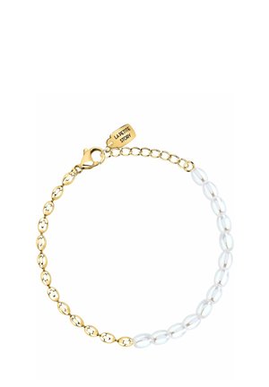 Gold chain bracelet with alternating gold links and white oval pearls, featuring a lobster clasp and a small tag engraved "La Petite Story."