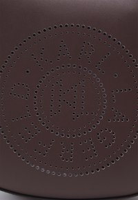 KARL LAGERFELD CIRCLE MOON - Borsa a mano - dark chocolate