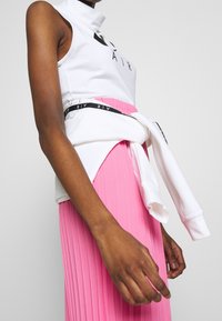 Nike Sportswear Linne - white